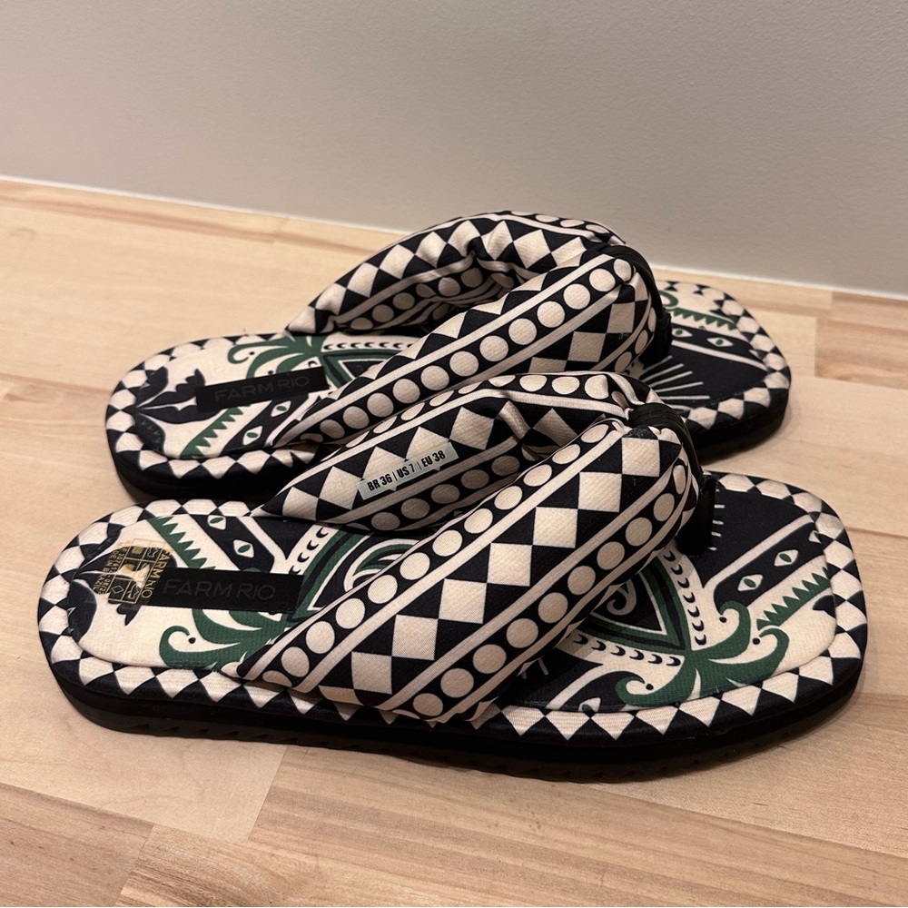 FARM Rio Scarf Puffy Flip Flop Size 7